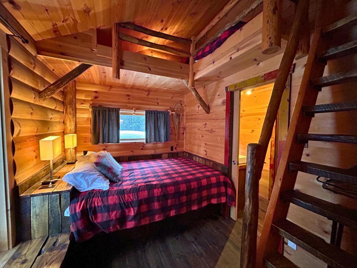HUSKY - Chalets de Moh - Jacuzzi La Malbaie Buitenkant foto