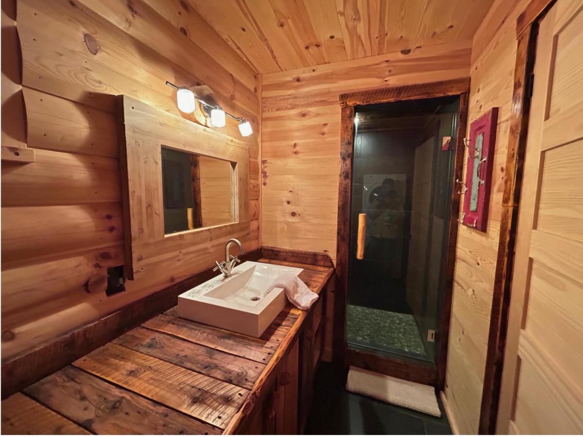 HUSKY - Chalets de Moh - Jacuzzi La Malbaie Buitenkant foto